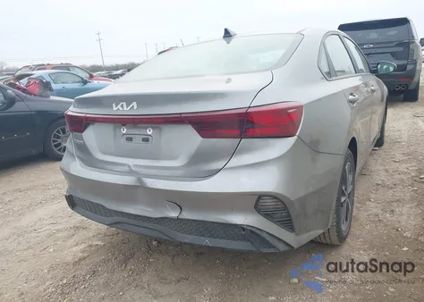 2024 Kia Forte Lxs z USA, uszkodzony, nr VIN 3KPF24AD8RE764471